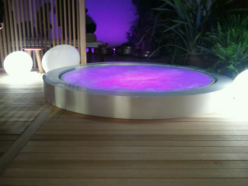 Revestimiento de jacuzzi en madera